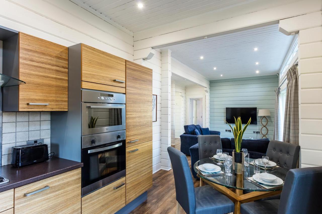 Roydon Marina Village Lodges Ngoại thất bức ảnh