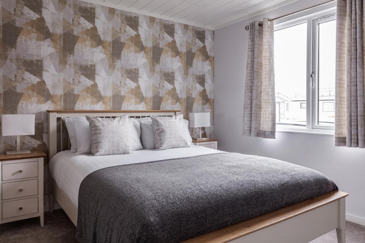 Roydon Marina Village Lodges Ngoại thất bức ảnh