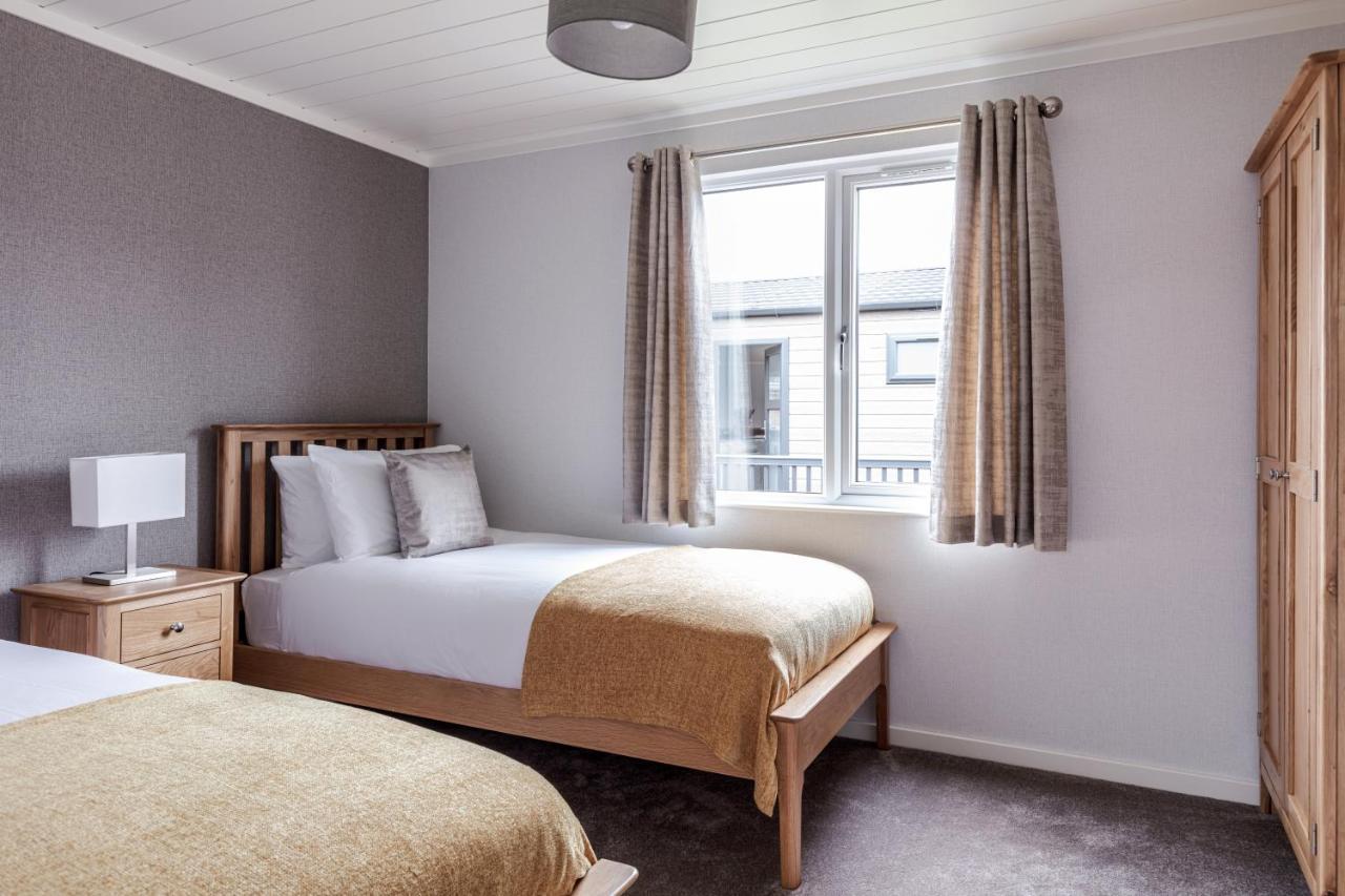 Roydon Marina Village Lodges Ngoại thất bức ảnh