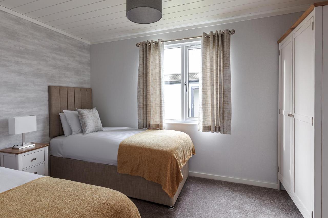 Roydon Marina Village Lodges Ngoại thất bức ảnh