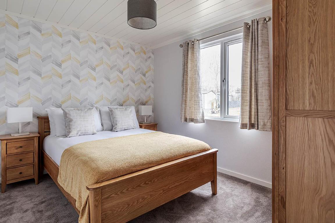 Roydon Marina Village Lodges Ngoại thất bức ảnh