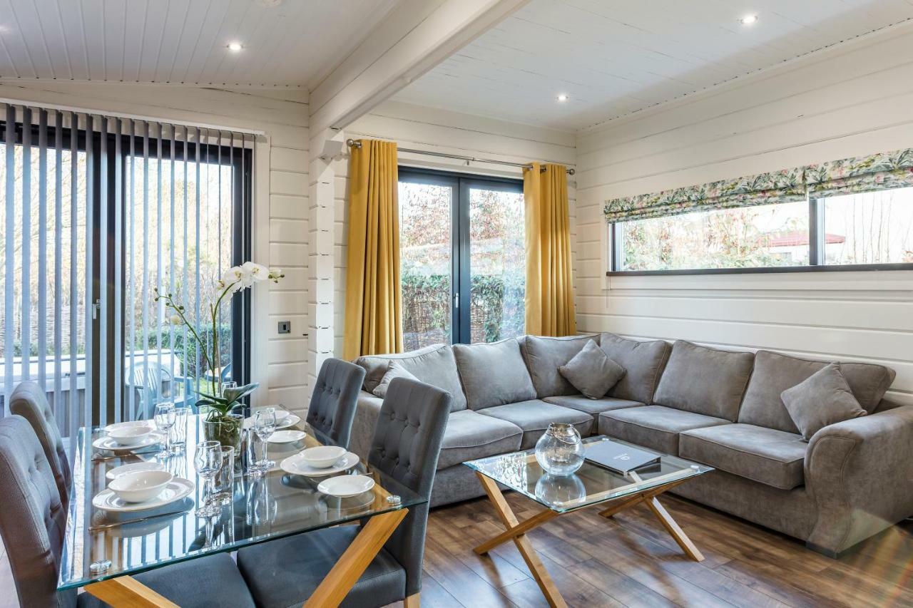 Roydon Marina Village Lodges Ngoại thất bức ảnh