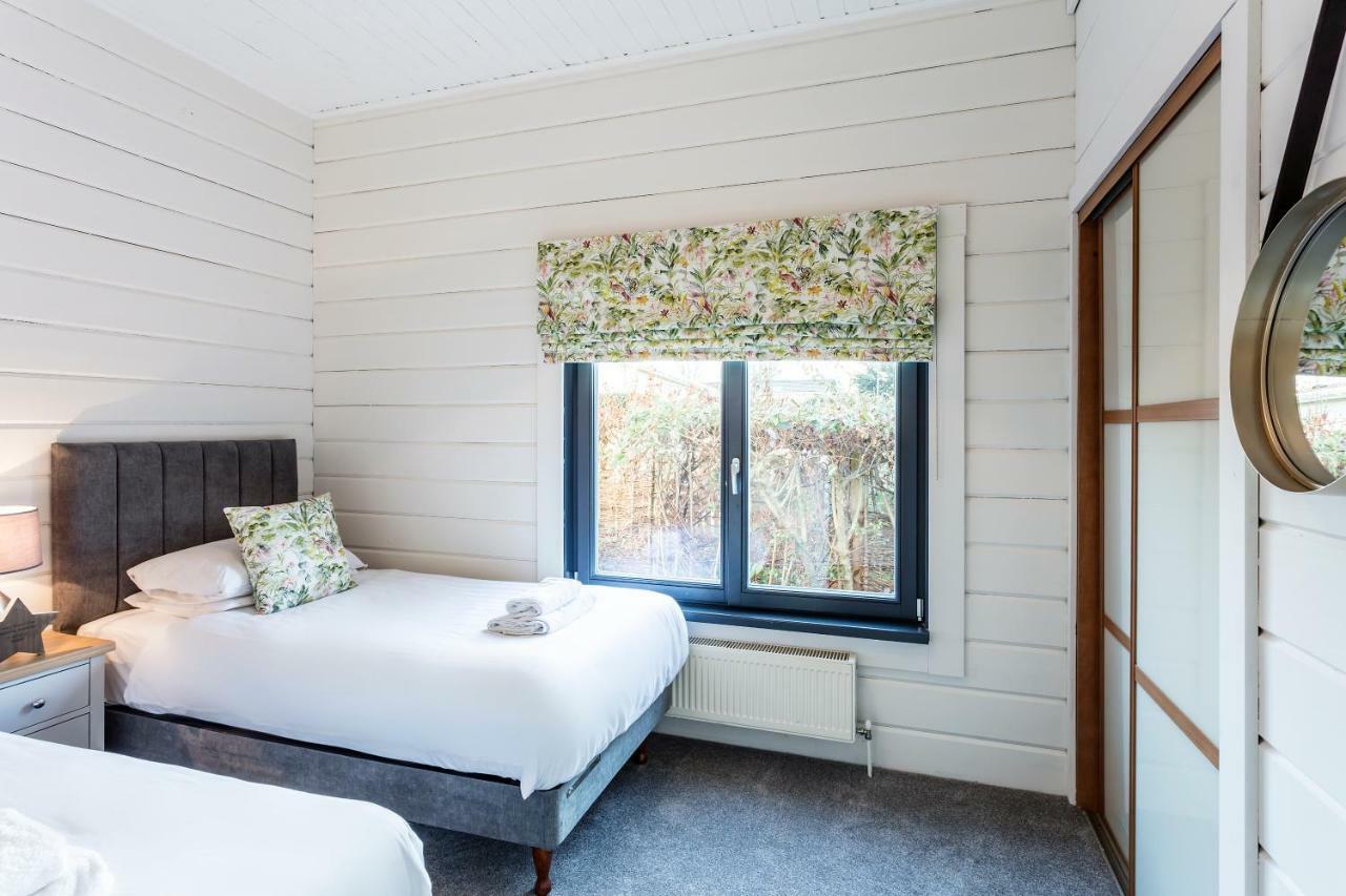 Roydon Marina Village Lodges Ngoại thất bức ảnh