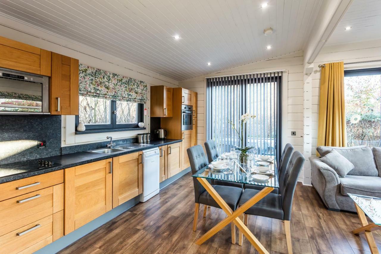 Roydon Marina Village Lodges Ngoại thất bức ảnh